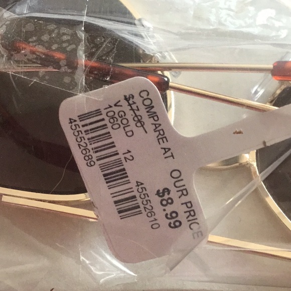 Textured Aviator Sunglasses. Gold - Picture 7 of 7